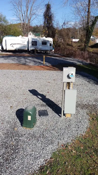 Creekside RV Park Picture 7
