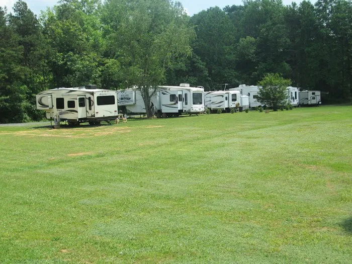 Hank's RV Park Picture 3