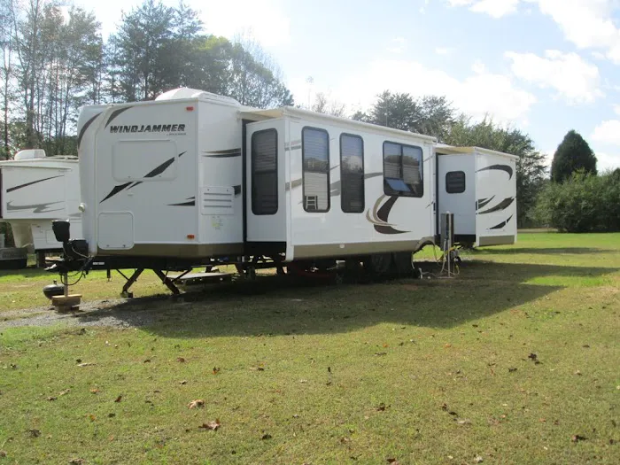 Hank's RV Park Picture 1