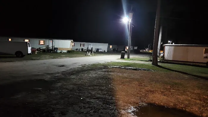 Azalea Mobile Home Court Picture 4