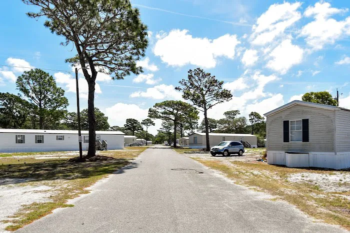 Boardwalk Mobile Home Park Picture 5