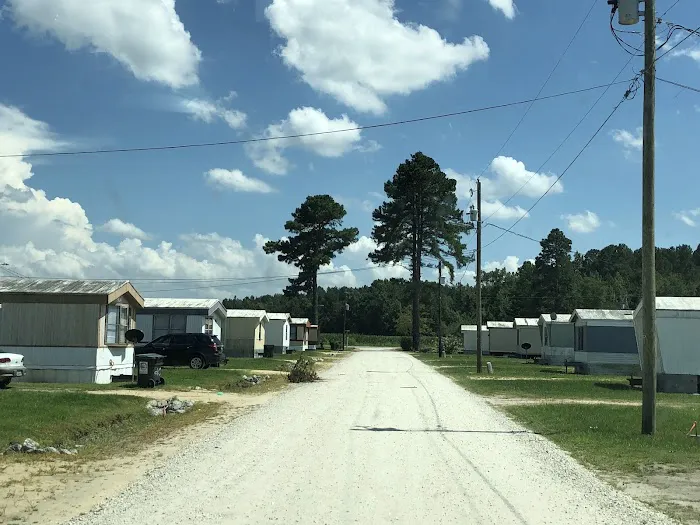 Eaglewood Mobile Home Park Picture 2