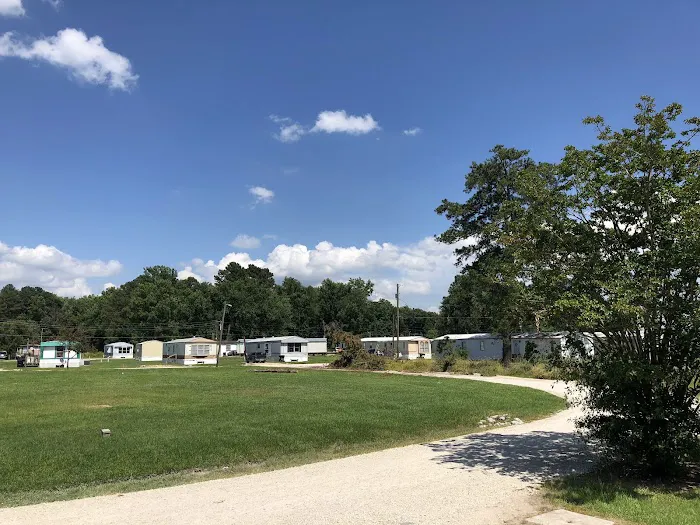 Eaglewood Mobile Home Park Picture 4