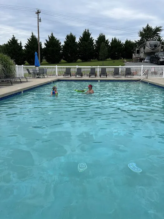 Sweet Water RV Park Picture 2