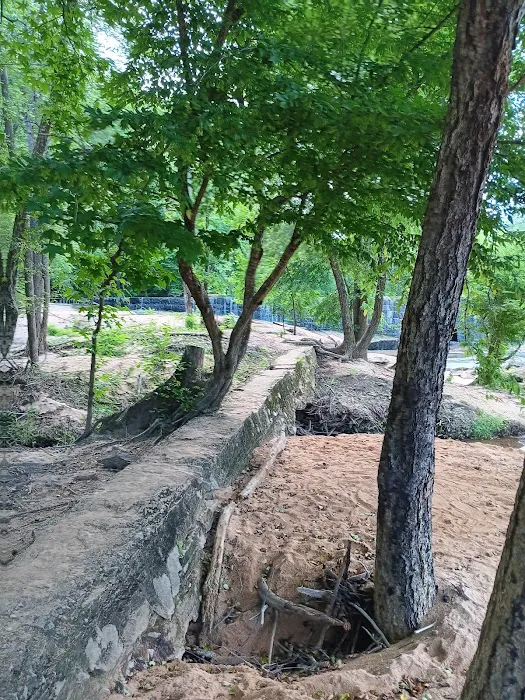 Lee's RV Park Picture 6