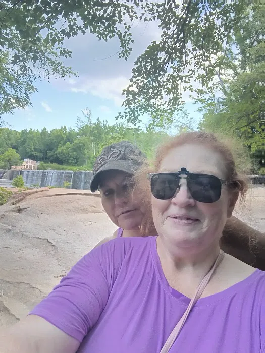 Lee's RV Park Picture 2