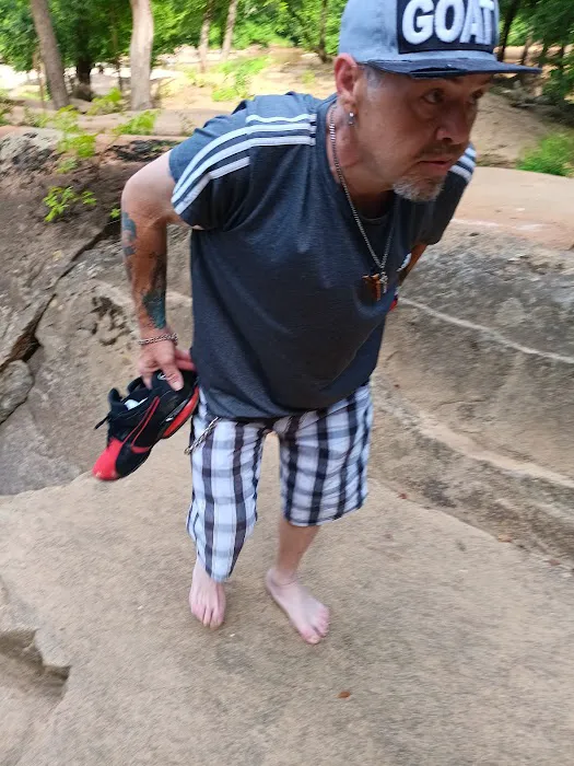 Lee's RV Park Picture 4