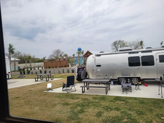 Barefoot RV Resort Picture 6
