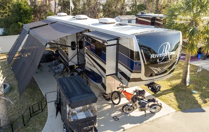 Barefoot RV Resort Picture 9