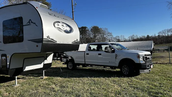 Vanhoy RV Park Picture 1