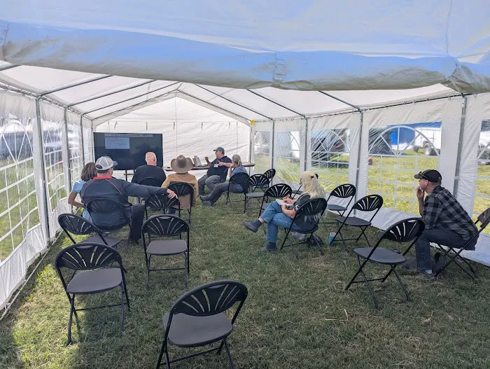 Vanhoy RV Park Picture 5