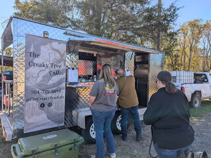 Vanhoy RV Park Picture 8