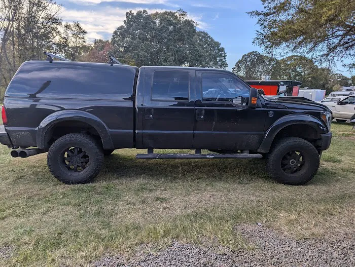 Vanhoy RV Park Picture 10