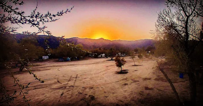 Coyote Cove Lakeside Camping Picture 4