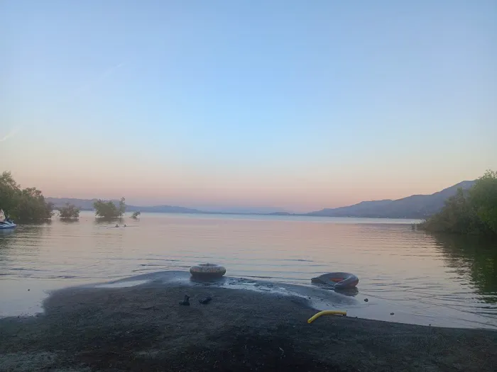 Coyote Cove Lakeside Camping Picture 1