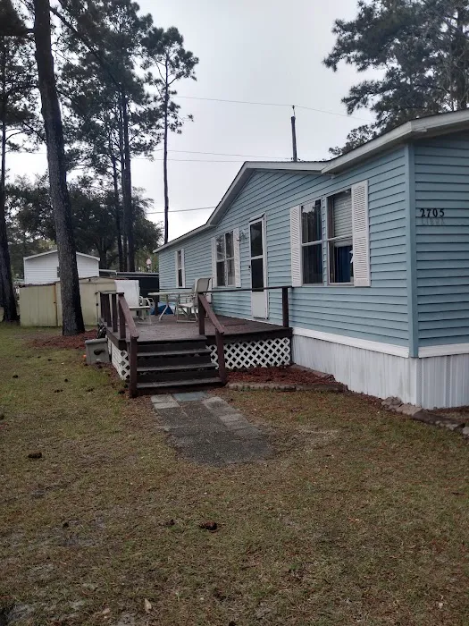 Crystal Lake Mobile Home Village Picture 9