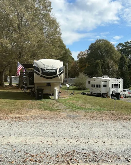 Rolling Hills Mobile Home and RV Park Picture 8