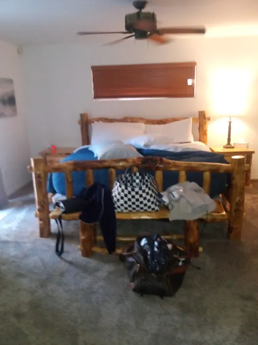 Harrolds Cabin Picture 8