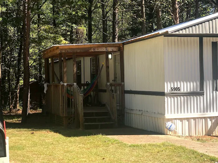 Queen's Grant Mobile Home Park Picture 4