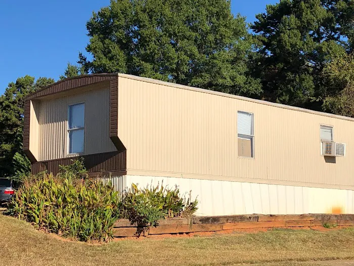 Queen's Grant Mobile Home Park Picture 5