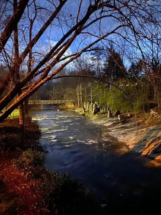 Roaring River Vineyards RV Park Picture 4