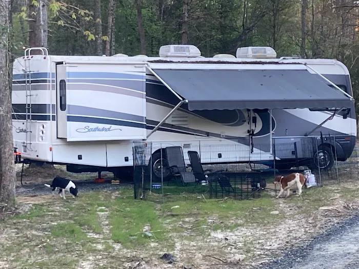 Roaring River Vineyards RV Park Picture 3