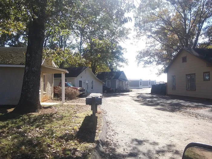 Hickory Ridge Mobile Home Park Picture 4