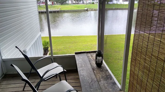 Pirate Cove Mobile Home Park Picture 10