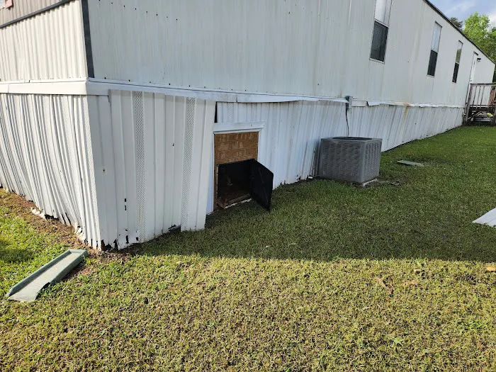 Adnah Hills Mobile Home Park Picture 5