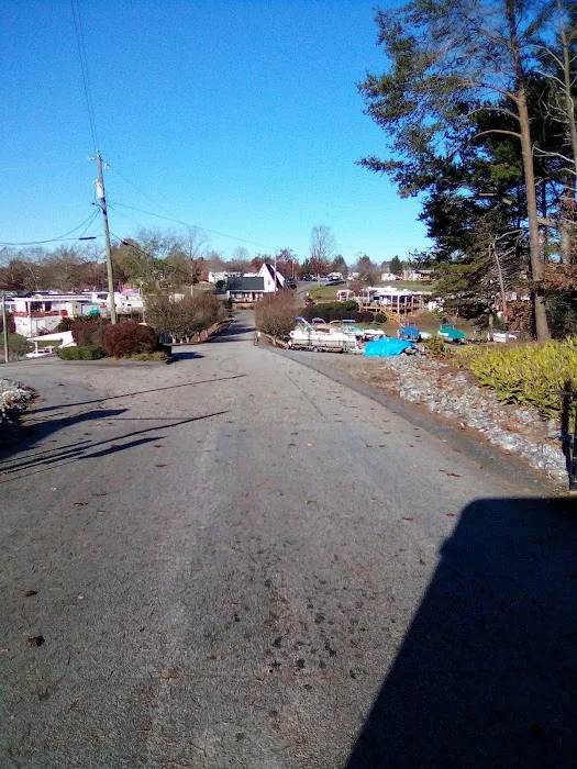 Lake Hickory RV Resort Picture 3