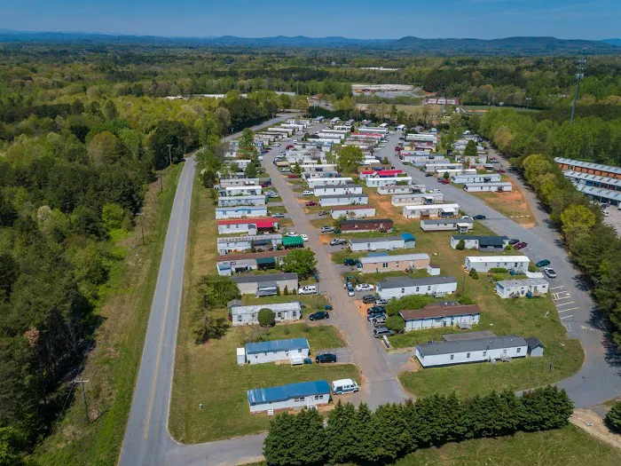 Thunderbird MHC | Hickory Mobile Home Park Picture 2