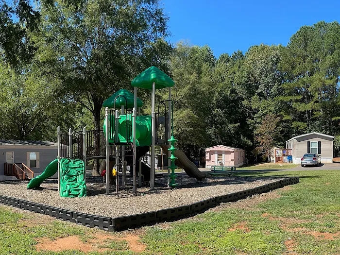 Berkley Oaks Mobile Home Park Picture 8