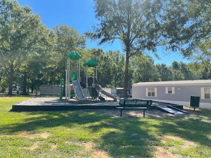 Berkley Oaks Mobile Home Park Picture 3