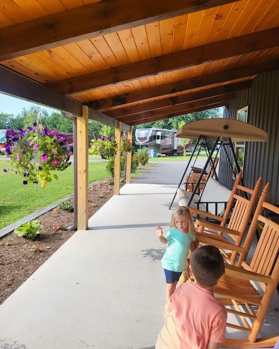 Big Mike's Creekside RV Resort Picture 2