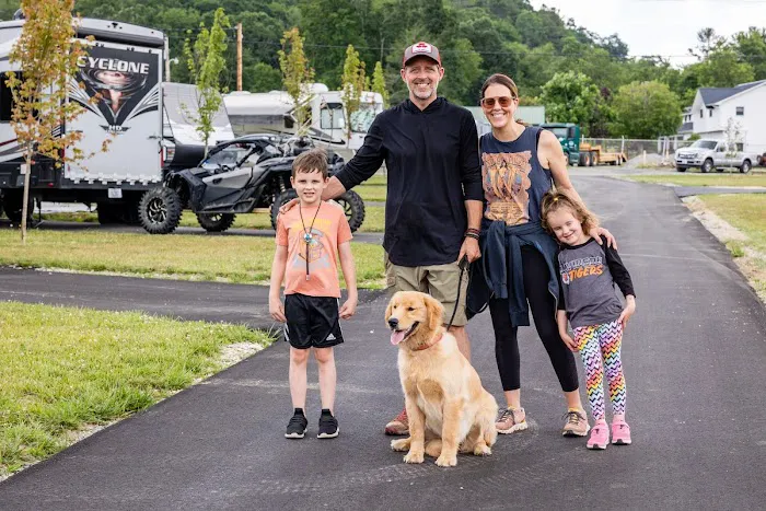 Big Mike's Creekside RV Resort Picture 6