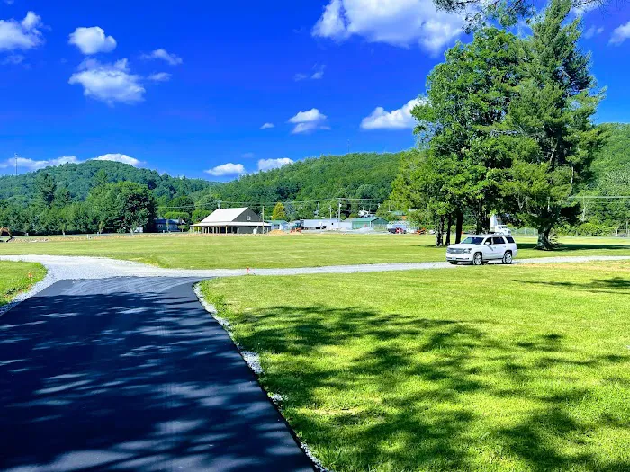 Big Mike's Creekside RV Resort Picture 10