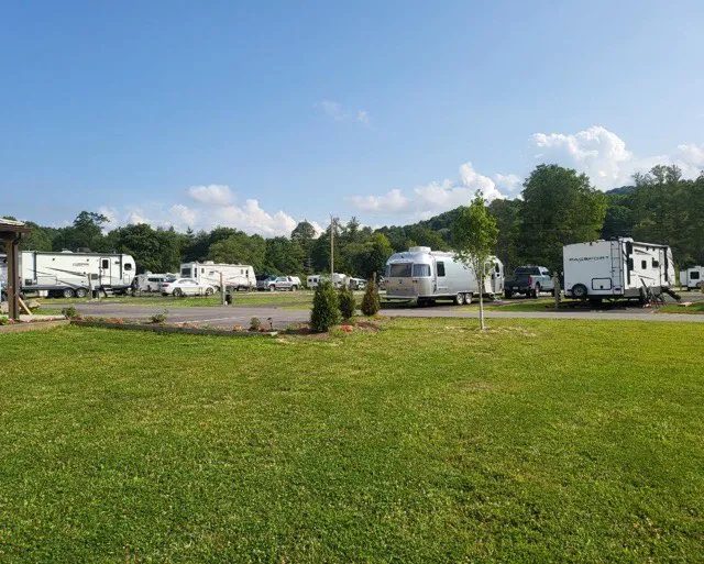 Big Mike's Creekside RV Resort Picture 1