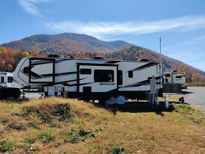 The Hamptons RV Park Picture 1