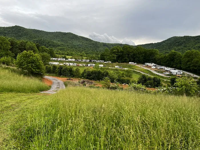 Three Peaks RV Resort Picture 4