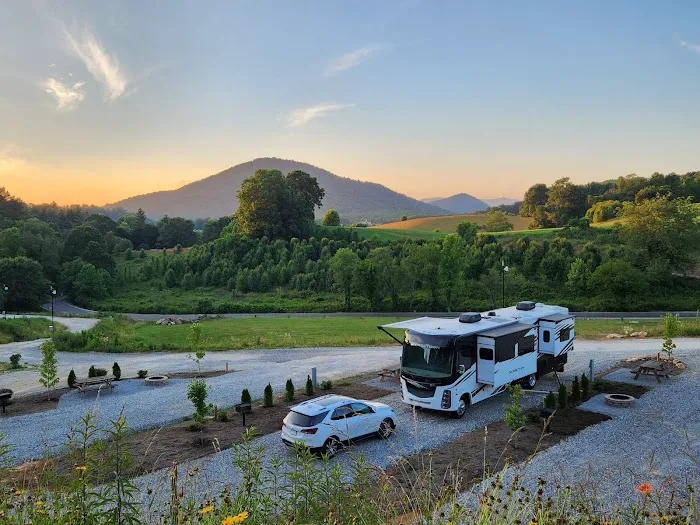 Three Peaks RV Resort Picture 2