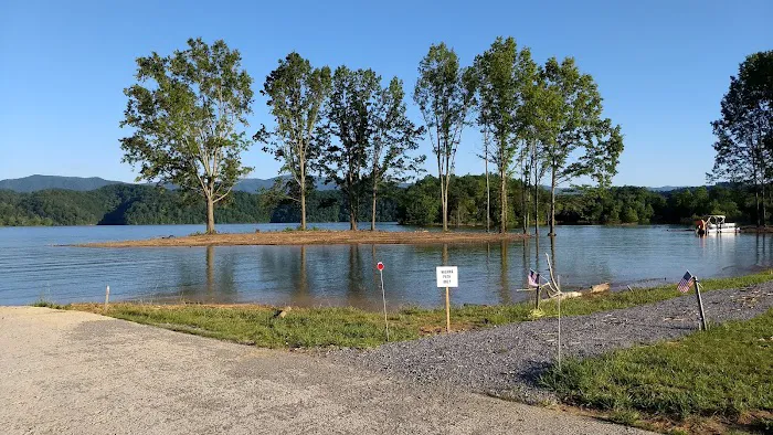 Lake Retreat Picture 7