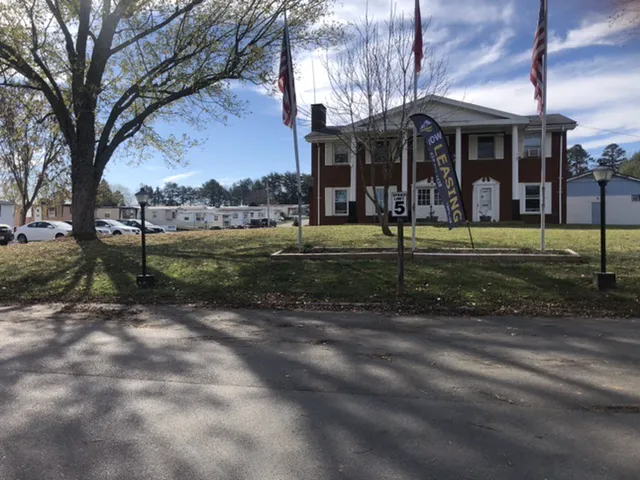 Ravenwood Manufactured Housing Community Picture 9