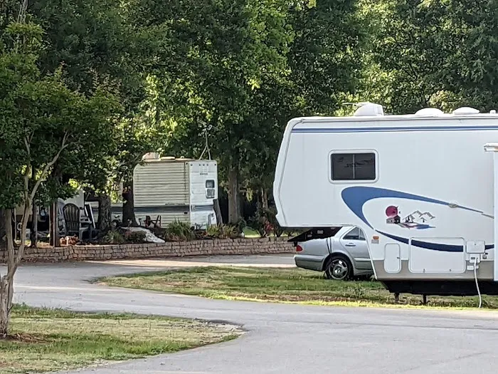 Southern Shade RV Park Picture 7