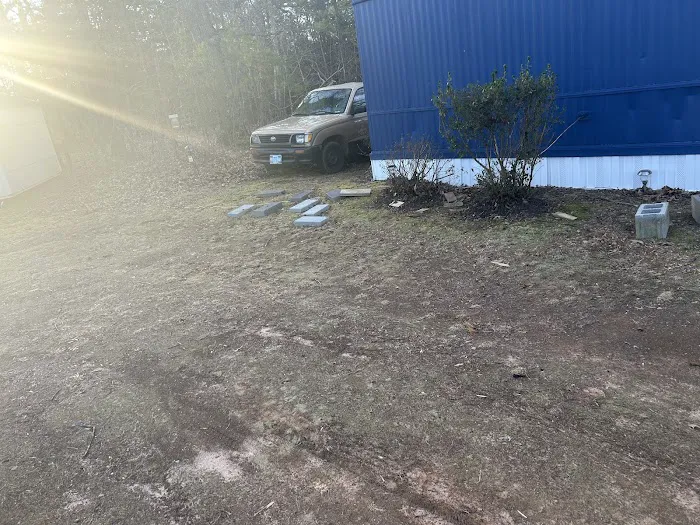 Johnny Franklin's Mobile Home Picture 4