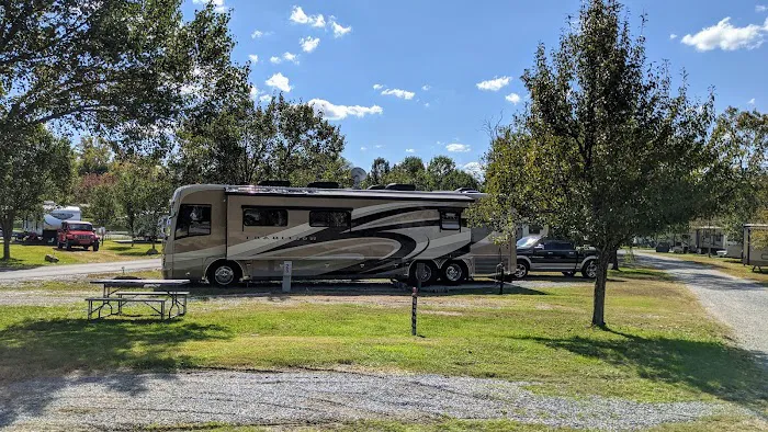 Around Pond RV Park Picture 1