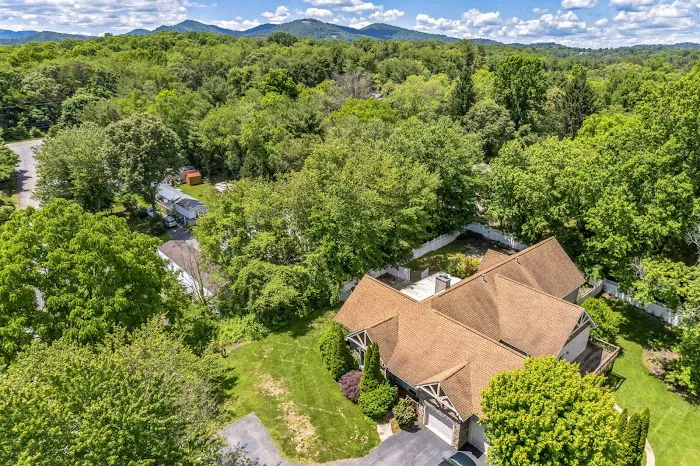 Clairmont Crest, A Family Friendly Community Picture 8