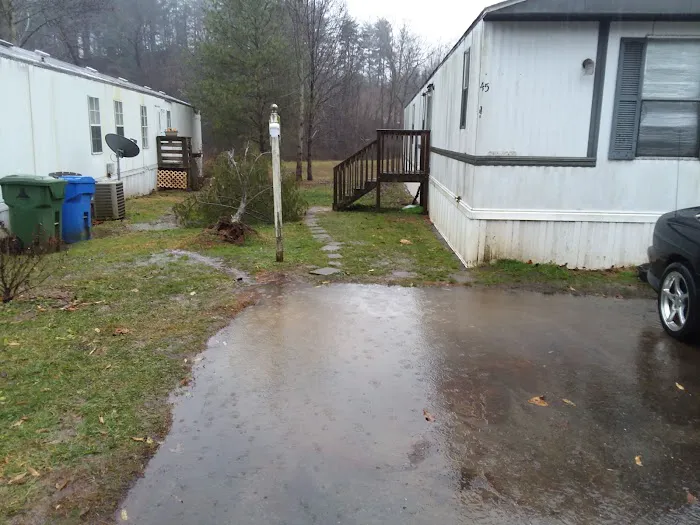 Willow Lake Manufactured Home Park Picture 2