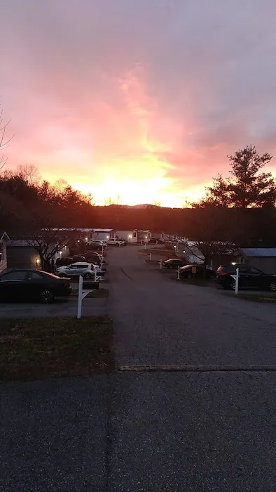 Willow Lake Manufactured Home Park Picture 4