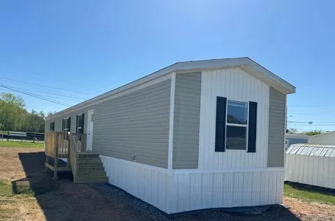 Three Oaks Mobile Home Park Picture 1