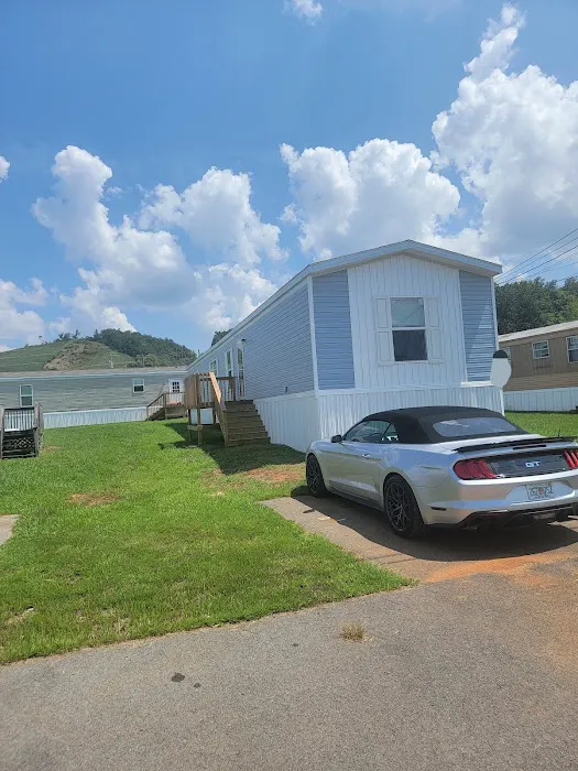 Three Oaks Mobile Home Park Picture 2